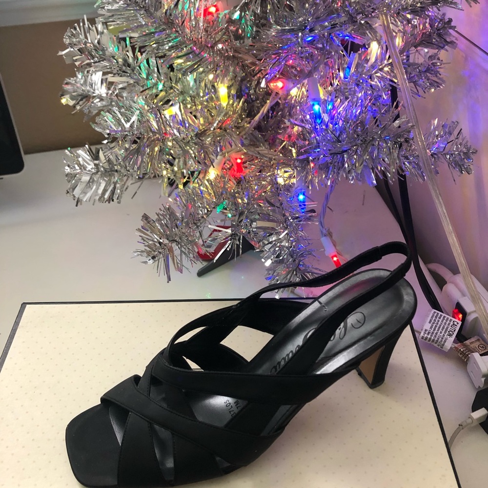Black heels sooo cuteee!! Never worn